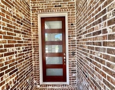 7506 Coronado Drive - Photo Thumbnail 2