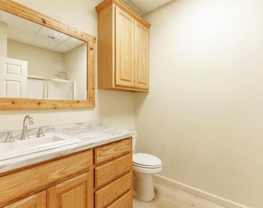 202 W Jefferson Street - Photo Thumbnail 3
