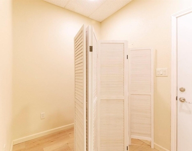 202 W Jefferson Street - Photo Thumbnail 13
