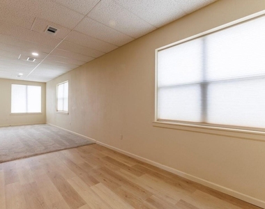 202 W Jefferson Street - Photo Thumbnail 14