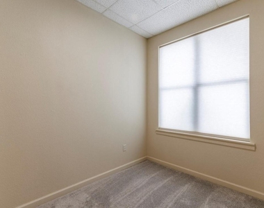 202 W Jefferson Street - Photo Thumbnail 17