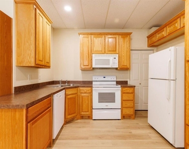 202 W Jefferson Street - Photo Thumbnail 11