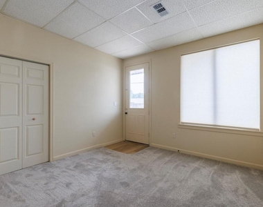 202 W Jefferson Street - Photo Thumbnail 9