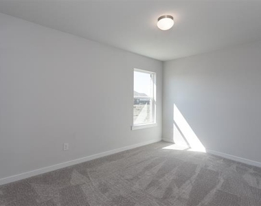 512 Pepperbark Avenue - Photo Thumbnail 4