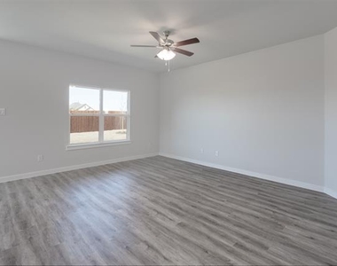 512 Pepperbark Avenue - Photo Thumbnail 7