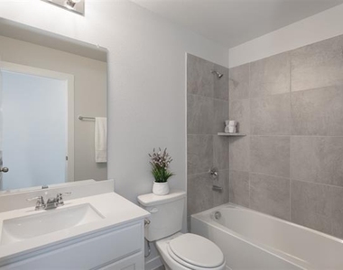 512 Pepperbark Avenue - Photo Thumbnail 5