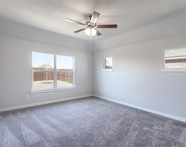 512 Pepperbark Avenue - Photo Thumbnail 12