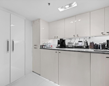 5280 N Ocean Drive - Photo Thumbnail 16