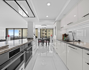 5280 N Ocean Drive - Photo Thumbnail 6