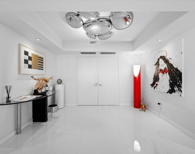 5280 N Ocean Drive - Photo Thumbnail 4