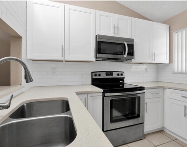 11665 Nw 45th Street - Photo Thumbnail 3