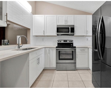 11665 Nw 45th Street - Photo Thumbnail 1