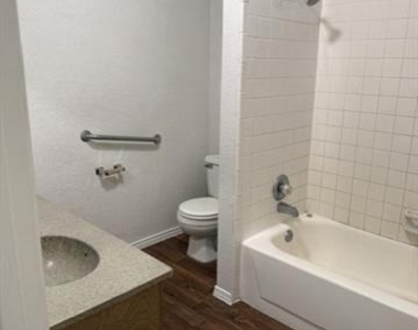 4402 Tall Meadow Lane - Photo Thumbnail 7