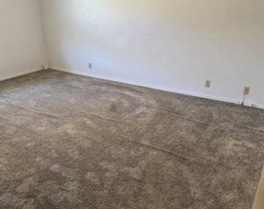 4402 Tall Meadow Lane - Photo Thumbnail 5