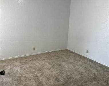 4402 Tall Meadow Lane - Photo Thumbnail 6