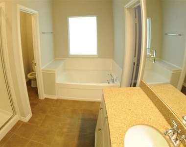 3426 W 4th Street - Photo Thumbnail 5