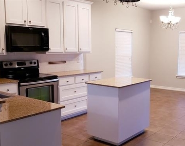 3426 W 4th Street - Photo Thumbnail 3