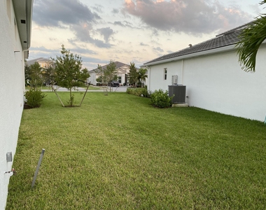 4685 Estates Circle - Photo Thumbnail 16