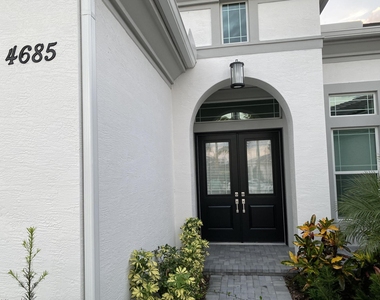 4685 Estates Circle - Photo Thumbnail 2