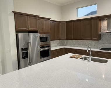 4685 Estates Circle - Photo Thumbnail 7
