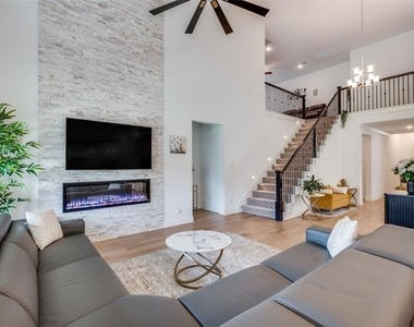 1107 20th Street - Photo Thumbnail 2