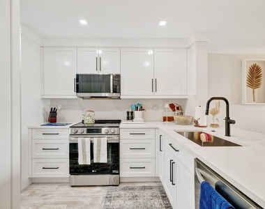 7420 S Ocean Drive - Photo Thumbnail 5