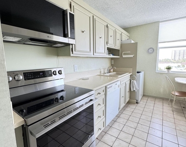 5200 N Ocean Boulevard - Photo Thumbnail 11