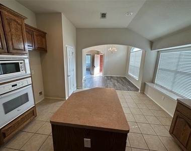 3164 Guadaloupe - Photo Thumbnail 7
