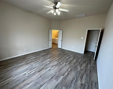 3164 Guadaloupe - Photo Thumbnail 11