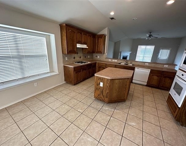 3164 Guadaloupe - Photo Thumbnail 5