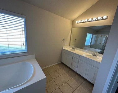 3164 Guadaloupe - Photo Thumbnail 13