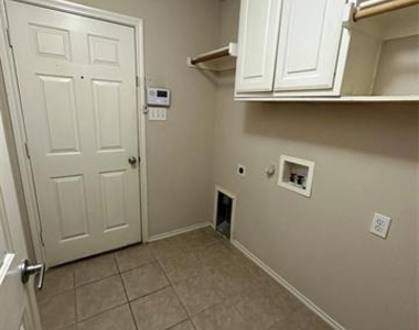 3164 Guadaloupe - Photo Thumbnail 17