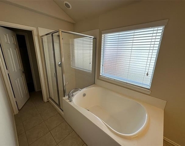 3164 Guadaloupe - Photo Thumbnail 12