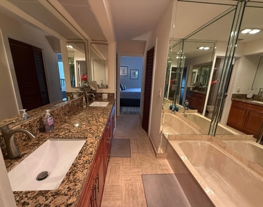 7472 La Paz Boulevard - Photo Thumbnail 11
