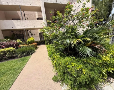 7472 La Paz Boulevard - Photo Thumbnail 15