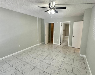 4158 Inverrary Drive - Photo Thumbnail 14