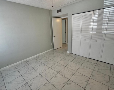 4158 Inverrary Drive - Photo Thumbnail 17