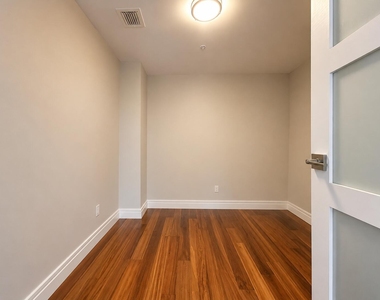 410 Evernia Street - Photo Thumbnail 5