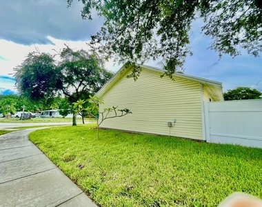 5216 Ne 20th Avenue - Photo Thumbnail 13