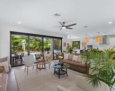 238 Se 4th Avenue - Photo Thumbnail 2