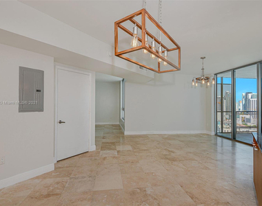 350 S Miami Avenue - Photo Thumbnail 4