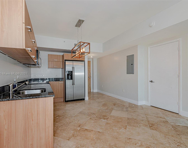 350 S Miami Avenue - Photo Thumbnail 8