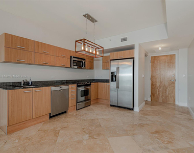 350 S Miami Avenue - Photo Thumbnail 7