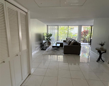 859 Jeffery Street - Photo Thumbnail 8