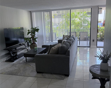 859 Jeffery Street - Photo Thumbnail 9