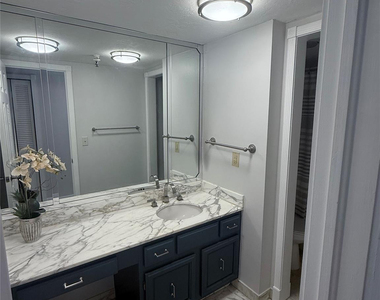 859 Jeffery Street - Photo Thumbnail 15