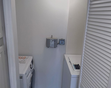 859 Jeffery Street - Photo Thumbnail 6