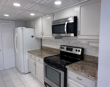 859 Jeffery Street - Photo Thumbnail 3