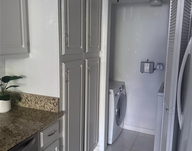 859 Jeffery Street - Photo Thumbnail 5