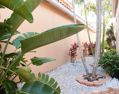 7684 Hummingbird Court - Photo Thumbnail 16